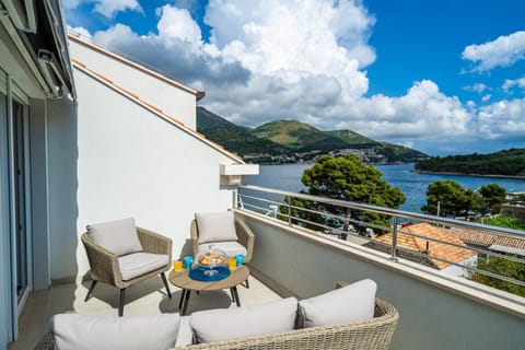 Veliki dvoetažni apartman s parkingom Apartment in Dubrovnik-Neretva County