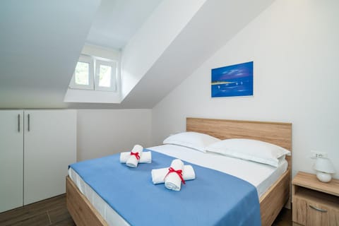 Veliki dvoetažni apartman s parkingom Apartment in Dubrovnik-Neretva County