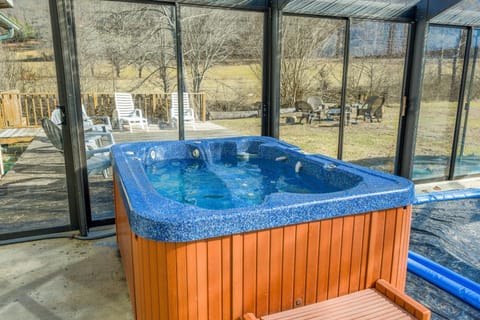 Meadow Creek Manor House in Qualla