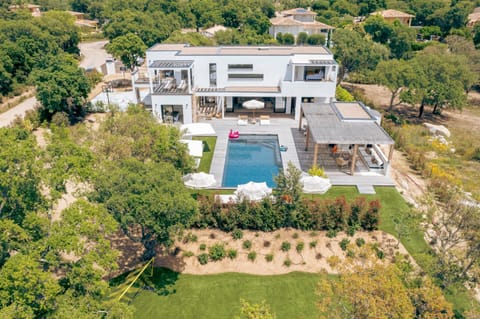 Villa Bambou 12 pers piscine chauffée 10 minutes à pieds plage Villa in Zonza