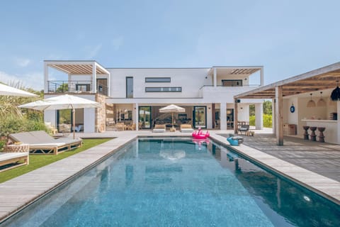 Villa Bambou 12 pers piscine chauffée 10 minutes à pieds plage Villa in Zonza