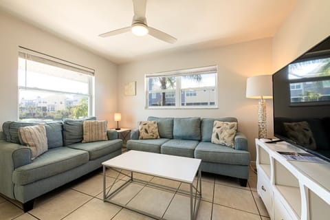 2bd 1ba Sunset 3 3Mins to Beach Apartment in Indian Rocks Beach