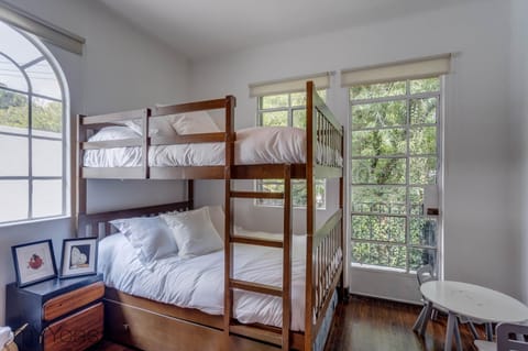 Refurbished Mansion with Garden & Patio in Las Lomas - Monte Blanco Villa in Mexico City