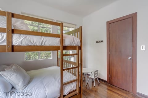 Refurbished Mansion with Garden & Patio in Las Lomas - Monte Blanco Villa in Mexico City