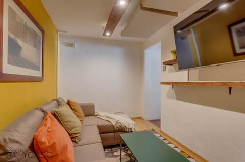 Refurbished Mansion with Garden & Patio in Las Lomas - Monte Blanco Villa in Mexico City