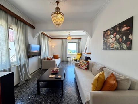 TV and multimedia, View (from property/room), Living room, Seating area, Evening entertainment, Mountain view, Sea view, Sea view, internet, air conditioner