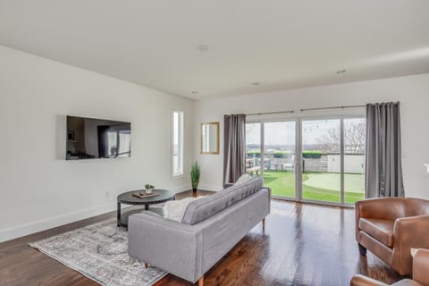 View (from property/room), Lounge or bar, City view, Landmark view