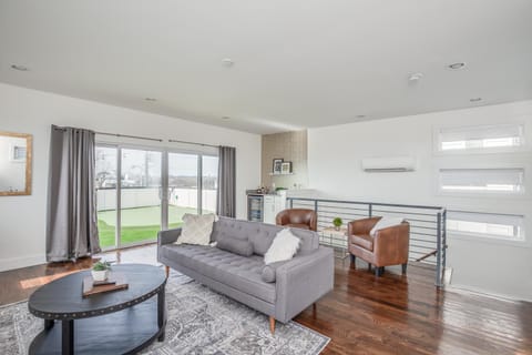 Patio, Minigolf, Lounge or bar, City view, Landmark view, Street view