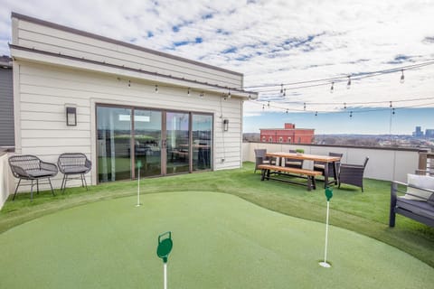 Patio, Minigolf, View (from property/room), Balcony/Terrace, City view, Landmark view