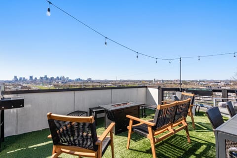 Patio, View (from property/room), Balcony/Terrace, Seating area, City view