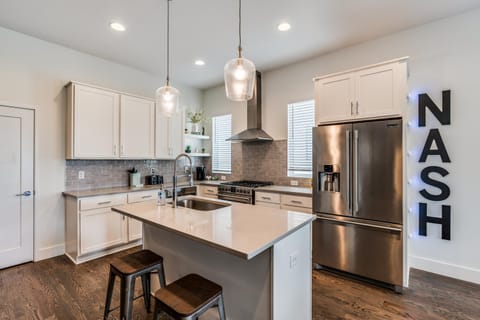 Kitchen or kitchenette, pet friendly, stove