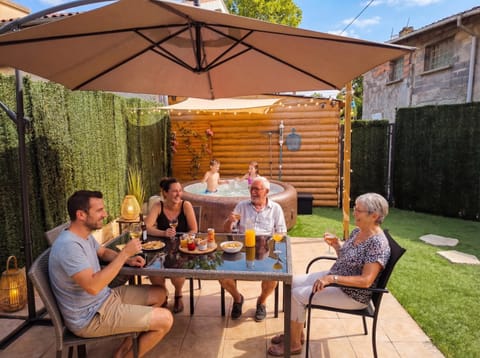 Patio, BBQ facilities, Spa and wellness centre/facilities, Dining area, Family
