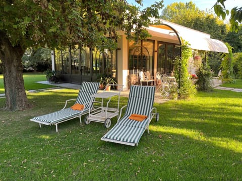 Restaurant/places to eat, Natural landscape, Garden, sunbed