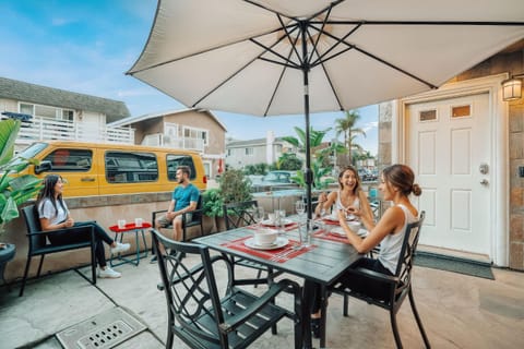 AWESOME 3BR 1 Block To Ocean Fast WIFI C1 House in Costa Mesa