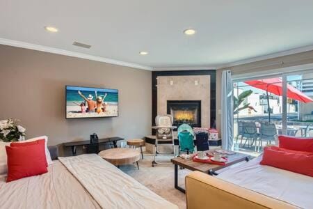 Awesome 3BR 2BTH 1 Block To Beach C2 House in Costa Mesa