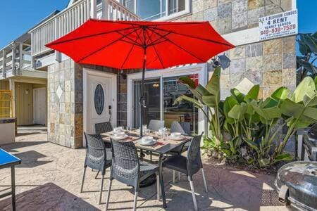 Awesome 3BR 2BTH 1 Block To Beach C2 House in Costa Mesa