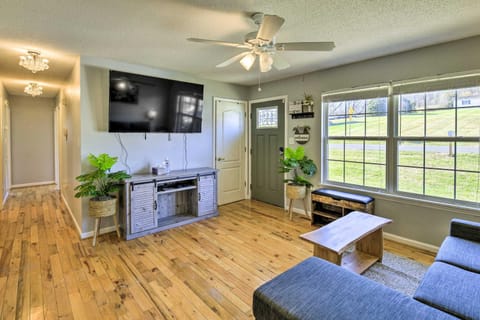 Bristol Home 3 Mi to State Street! House in Bristol