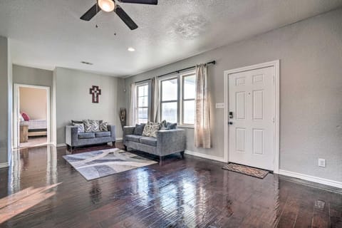 Peaceful Atascosa Home with Balcony and Deck! House in San Antonio