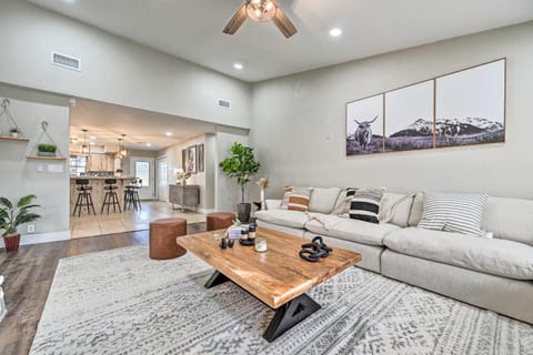 Plant City Home and Guest House with Outdoor Pool! House in Plant City