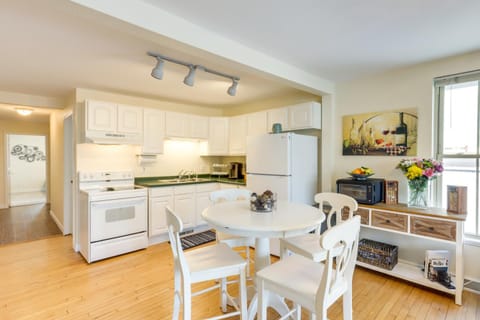 Cozy Delafield Apartment - Walk to Lake! Apartment in Wisconsin