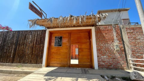 Property building, Day, Swimming pool