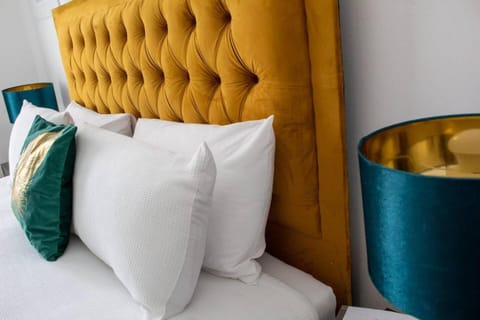 Free Late Check Out Parking Nr Airport and Station House in Solihull