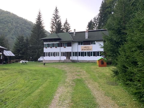 Property building, Spring, Garden, Garden view, Mountain view