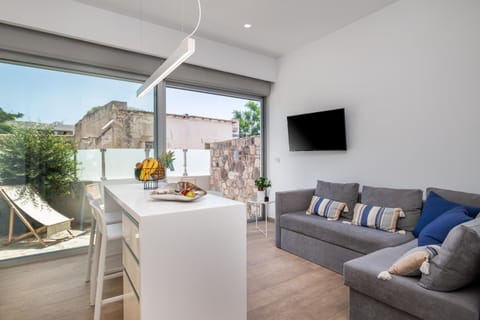 TV and multimedia, Balcony/Terrace, Living room, Seating area, Dining area