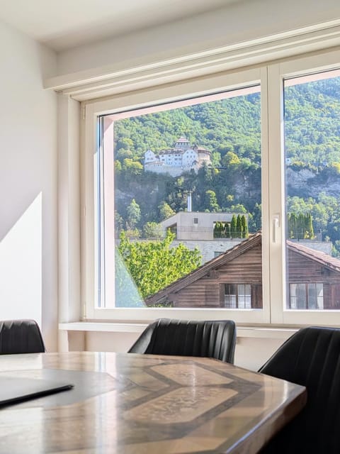 Nearby landmark, Dining area, Mountain view