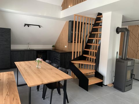 Kitchen or kitchenette, Dining area