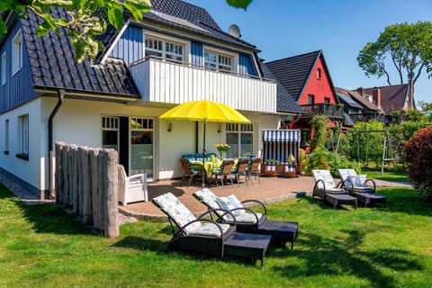 Property building, Children play ground, Garden, Balcony/Terrace, Garden view, sunbed