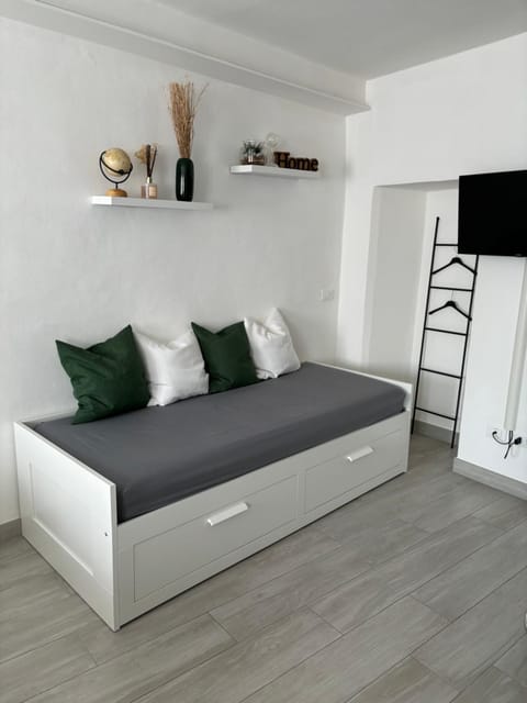 Bed, TV and multimedia