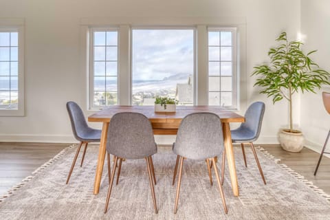 Hilltop Views Guest House House in Lincoln City