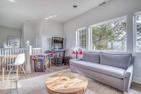 Hilltop Views Guest House House in Lincoln City