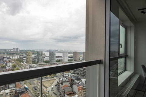 UNIEK appartement - mooiste en hoogste uitzicht op Antwerpen! - incl gratis parking Apartment in Antwerp