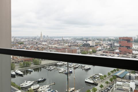 UNIEK appartement - mooiste en hoogste uitzicht op Antwerpen! - incl gratis parking Apartment in Antwerp