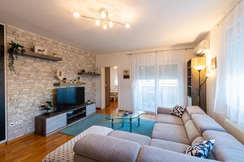 TV and multimedia, Living room, air conditioner