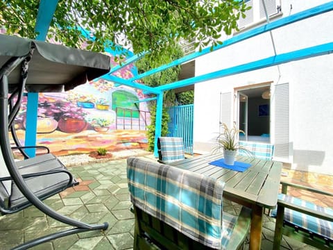 Patio, Balcony/Terrace, Seating area