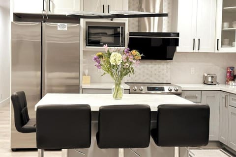 Kitchen or kitchenette, Dining area, microwave, oven, stove, toaster