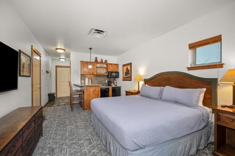 Bed, TV and multimedia, Kitchen or kitchenette