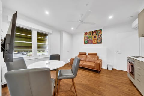 TV and multimedia, Kitchen or kitchenette, Living room, Dining area