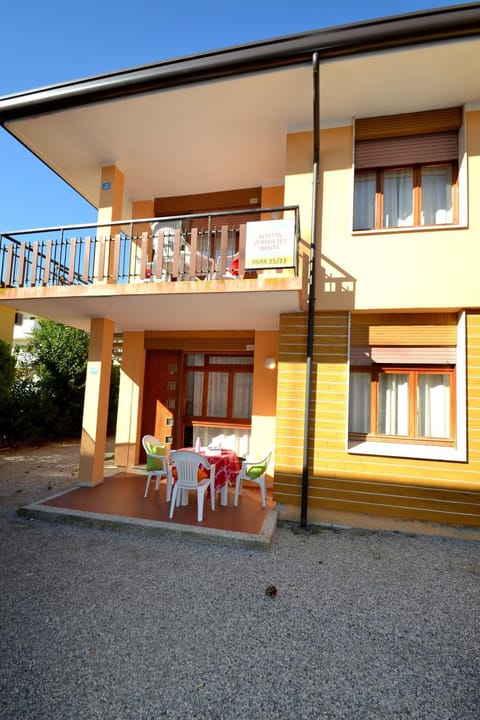 Property building, Facade/entrance, Balcony/Terrace