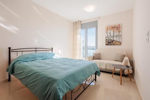 Bed, Sea view