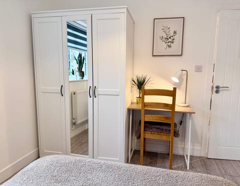 Spacious En-suite Private Double Bedroom Vacation rental in Oxford
