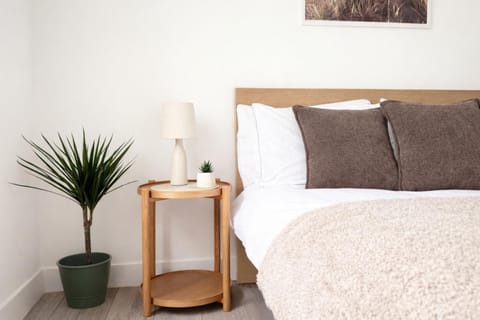 Spacious En-suite Private Double Bedroom Vacation rental in Oxford