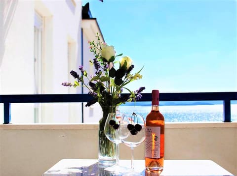 Food and drinks, Sea view