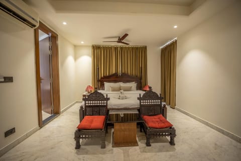 Bed, Bedroom, fireplace, air conditioner