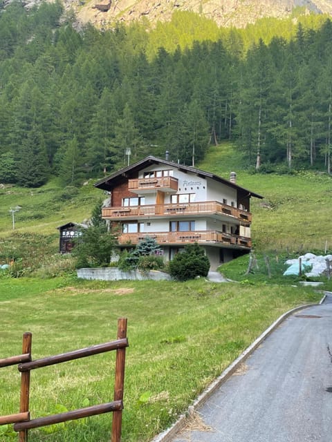 Property building, Day, Natural landscape, Mountain view