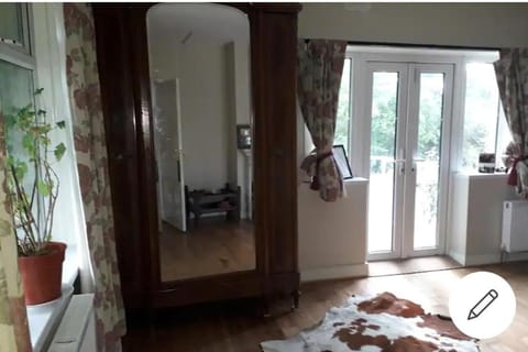 King Size Bed, Private Parking, Centrally Located Vacation rental in Kilkenny City