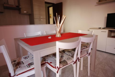TV and multimedia, Kitchen or kitchenette, Dining area